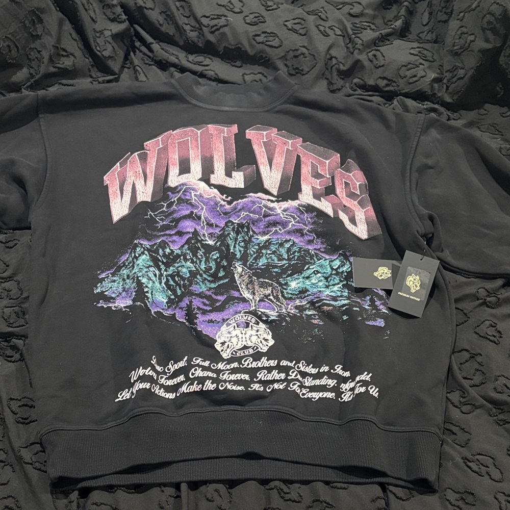 Darc Sport Wolves Graphic Crew Neck